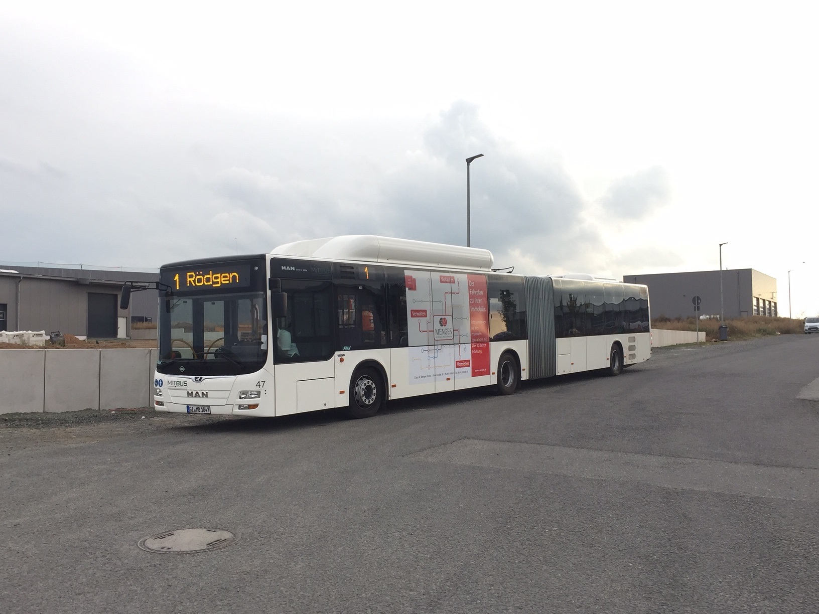 Bus der Linie 1 im Gewerbegebiet Rechtenbacher Hohl 2019